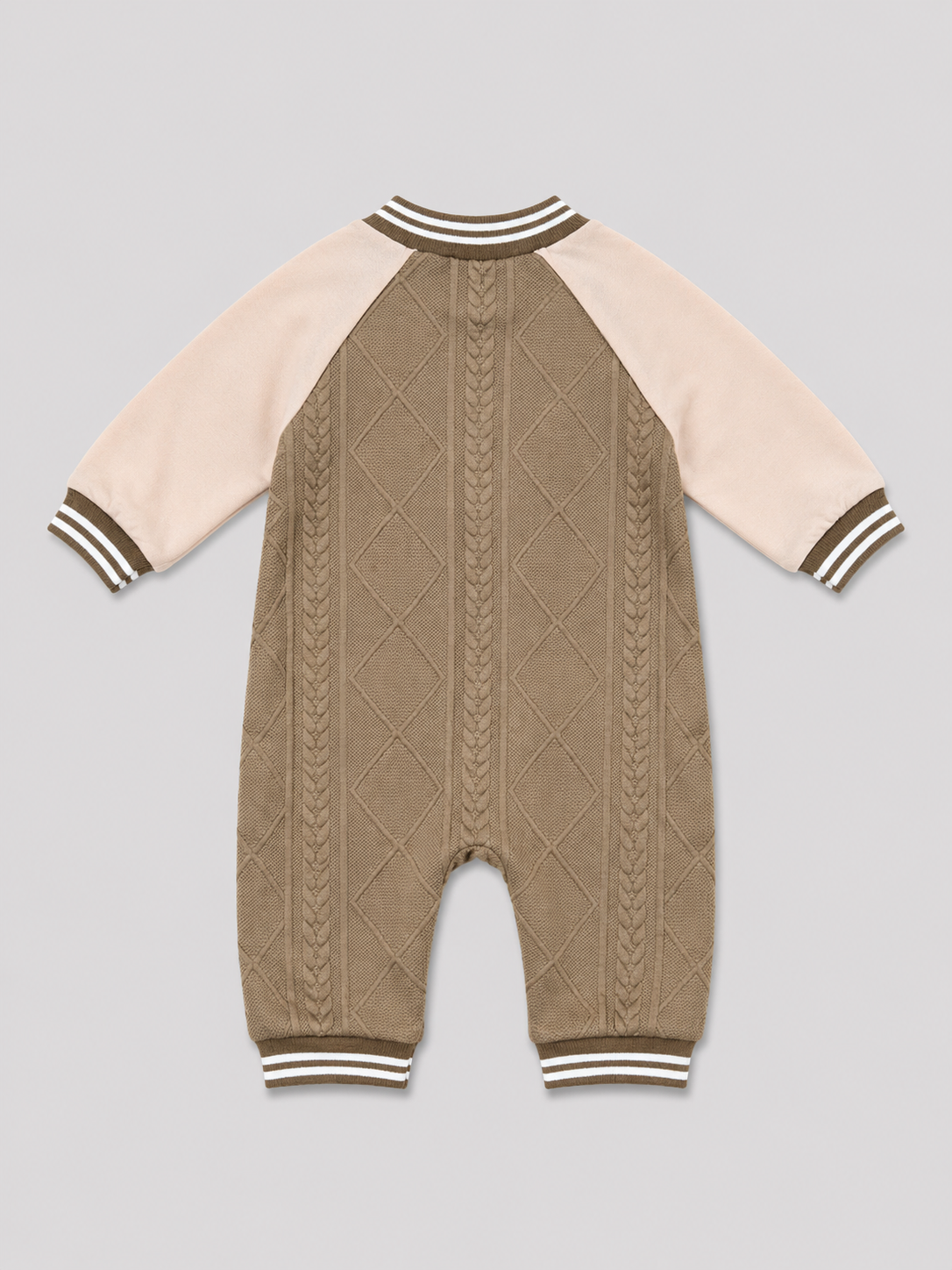 Shop this adorable “Mama’s Boy” baby boy romper featuring a cozy taupe cable knit design, teddy bear detail, cream sleeves, and convenient snap closures. Perfect for everyday wear, photos, or gifting.