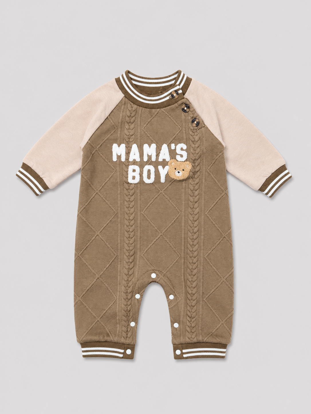 Shop this adorable “Mama’s Boy” baby boy romper featuring a cozy taupe cable knit design, teddy bear detail, cream sleeves, and convenient snap closures. Perfect for everyday wear, photos, or gifting.