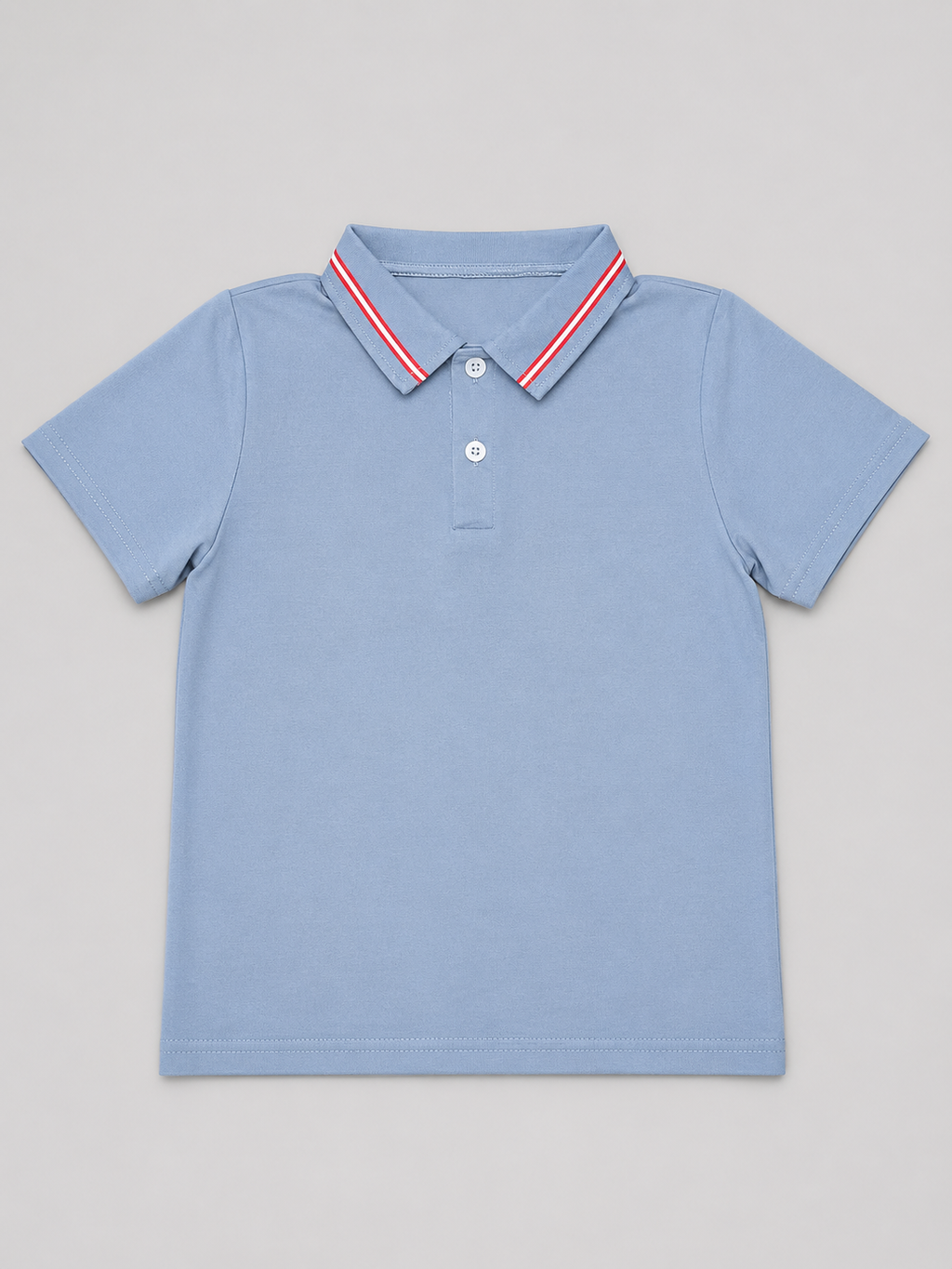 Light blue boys’ polo shirt featuring a classic collar with red and white striped trim. A versatile choice for school, everyday wear, family outings, and casual occasions.
