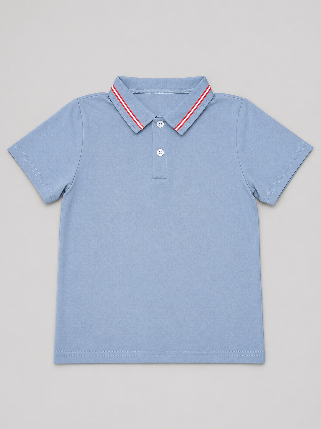 Light blue boys’ polo shirt featuring a classic collar with red and white striped trim. A versatile choice for school, everyday wear, family outings, and casual occasions.