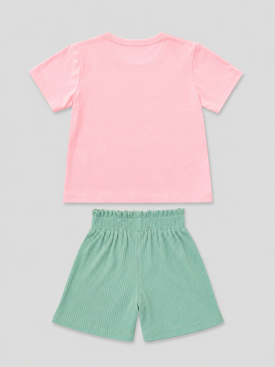 Shop this adorable girls’ 2-piece outfit featuring a pink kitty graphic top with ruffled shoulders and coordinating mint green bow shorts. A sweet and comfortable choice for everyday wear.

